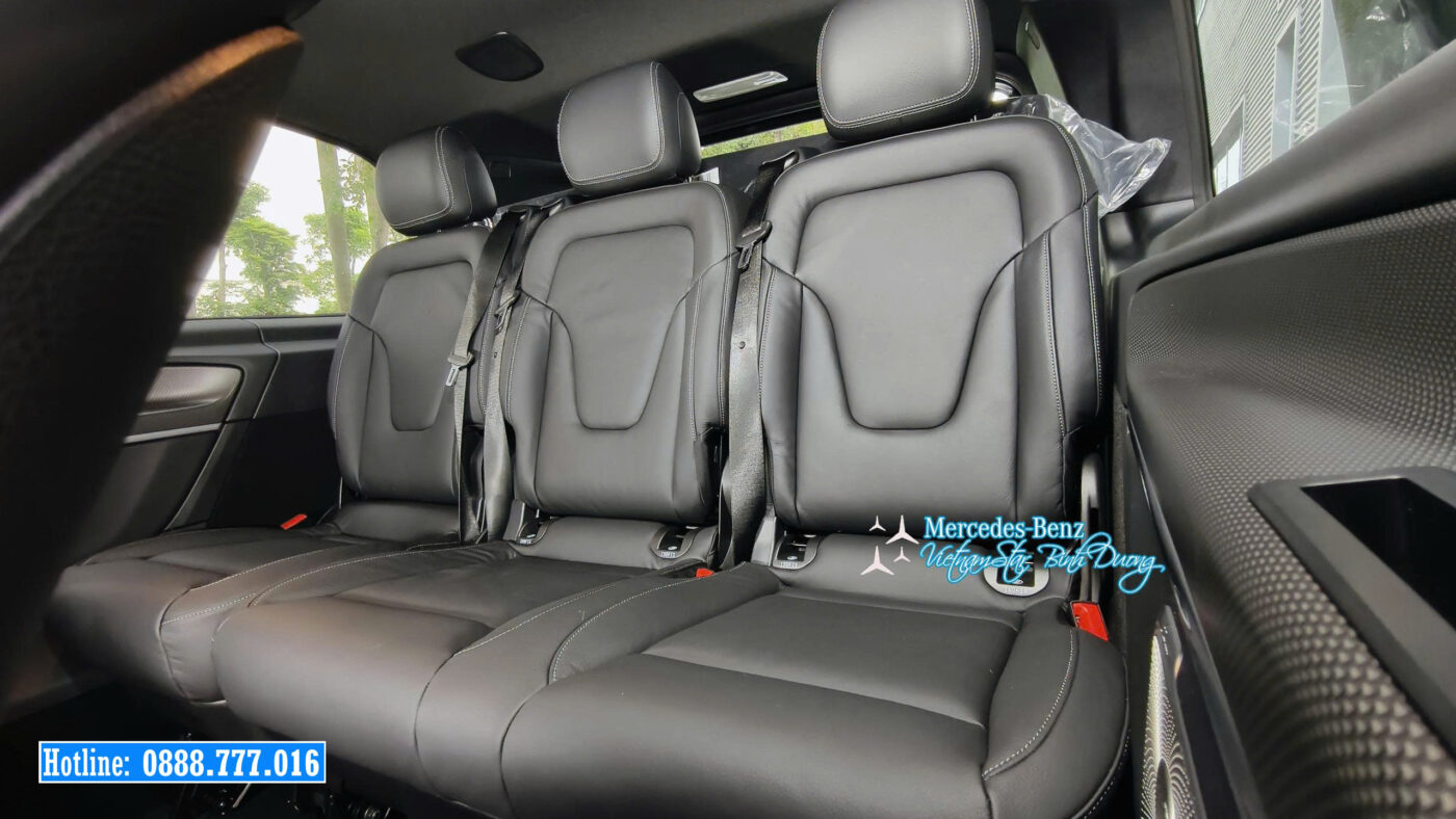 V300 AMG Hàng ghế thứ 3 rộng rãi.