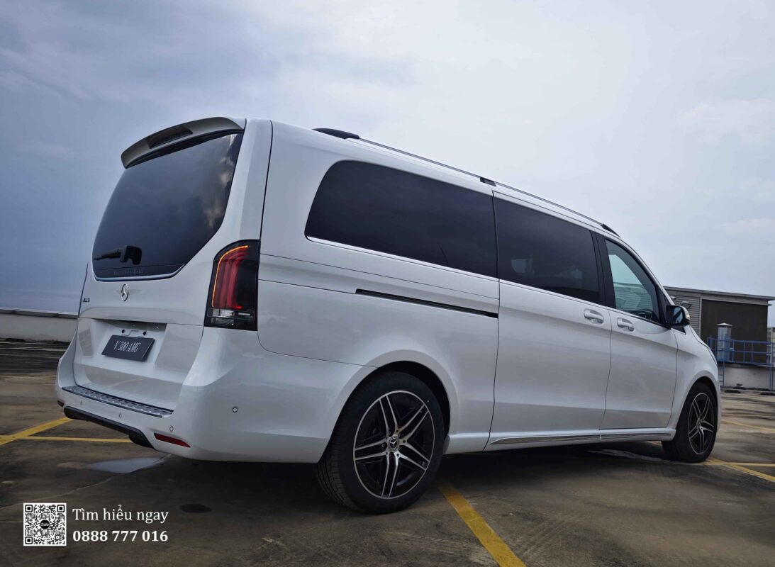 Mercedes V300 AMG